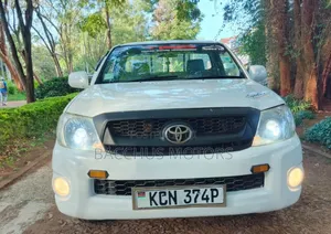 Toyota Hilux 2011 White