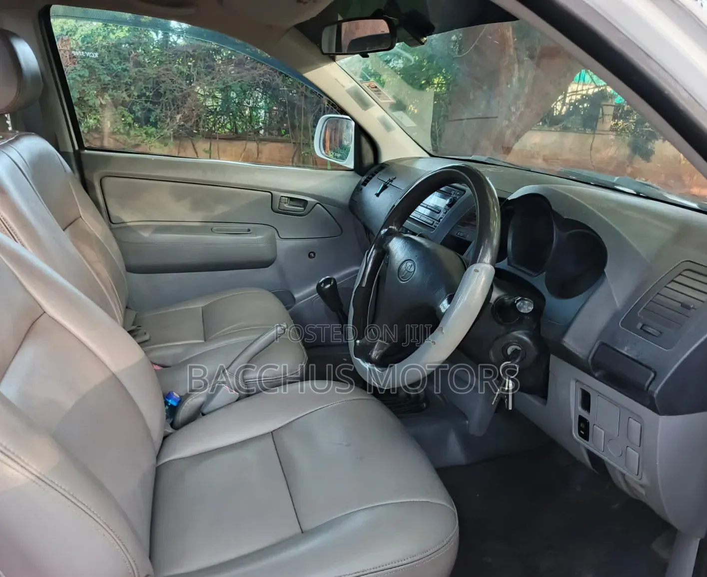 Toyota Hilux 2011 White
