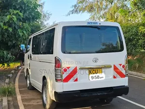 Toyota HiAce 2013 White