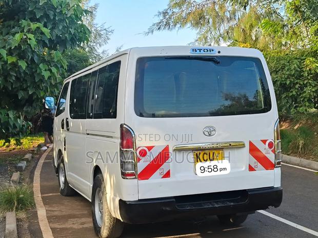 Toyota HiAce 2013 White - thumbnail 4