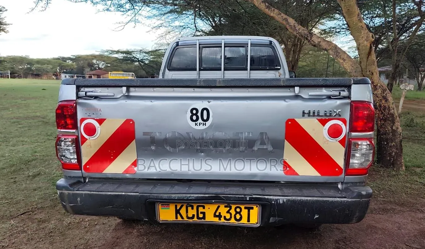 Toyota Hilux 2015 Silver