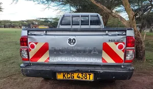 Toyota Hilux 2015 Silver
