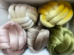 30cm Hand Wooven Soft Knot Ball Pillows (Stda