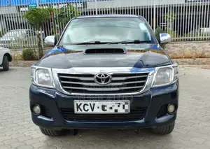 Toyota Hilux 2013 Black