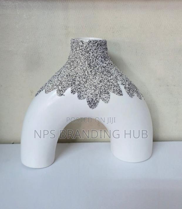 Minimalist Nordic Boho Ceramic Vase for Table Decoration(Stda) - thumbnail 2
