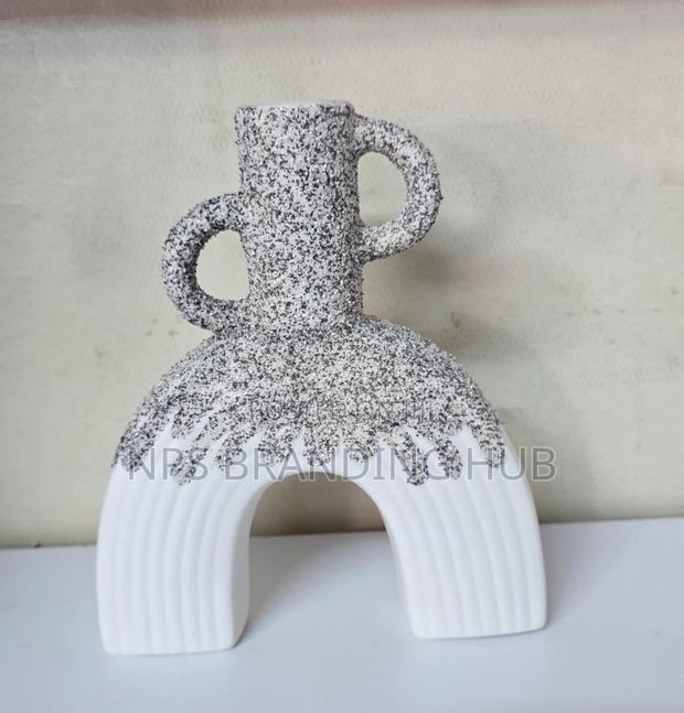Minimalist Nordic Boho Ceramic Vase for Table Decoration(Stda) - thumbnail 4
