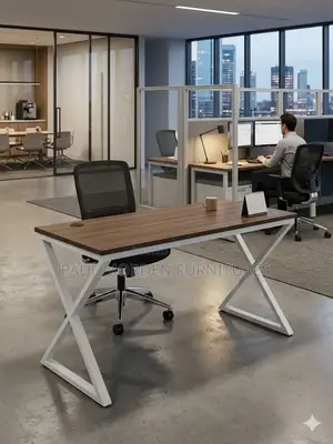 Office Taptop Table With Metallic Stands