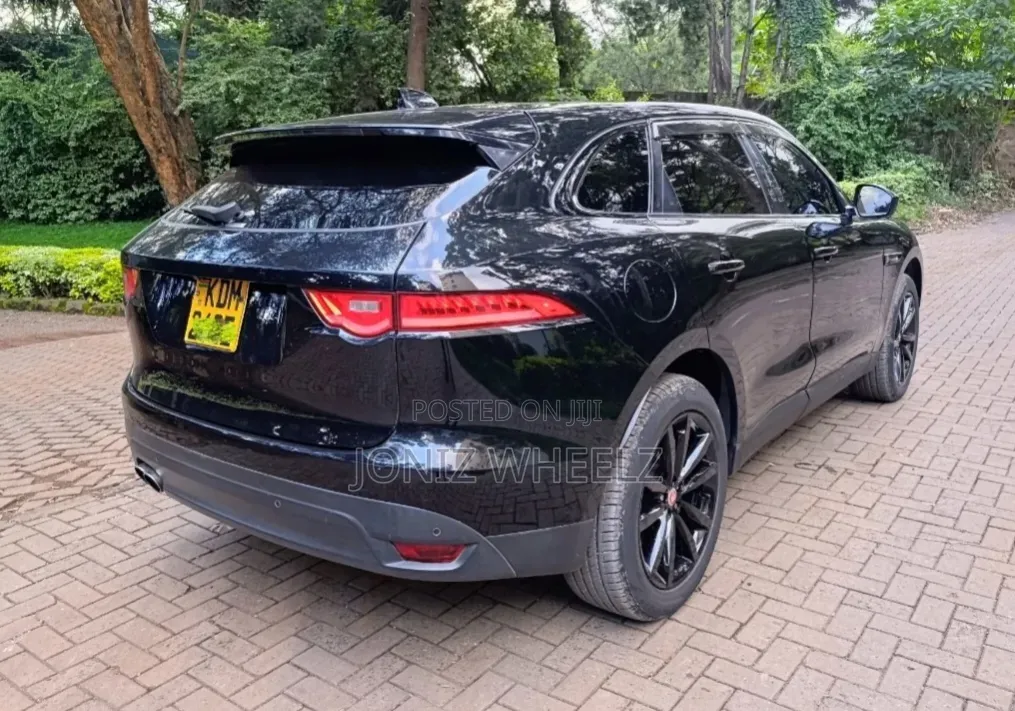 Jaguar F-Pace 20d R-Sport 2017 Black