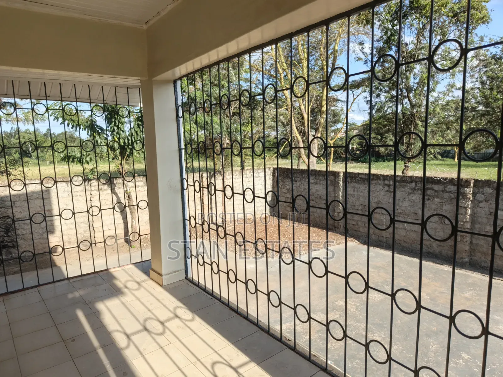 5bdrm Maisonette in Greenspot, Kamakis for rent