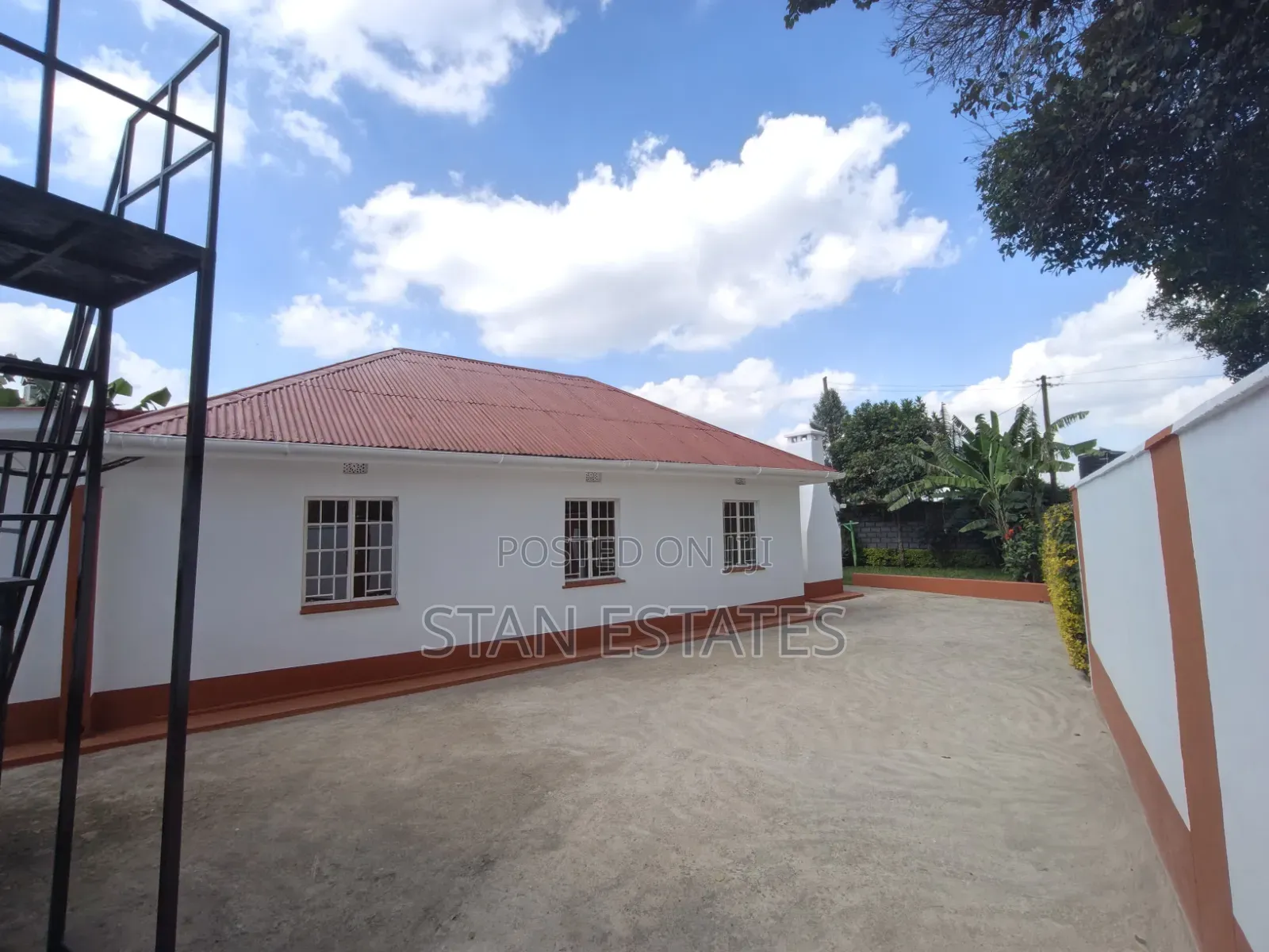 3bdrm Bungalow in Up The Hill, Uthiru for rent