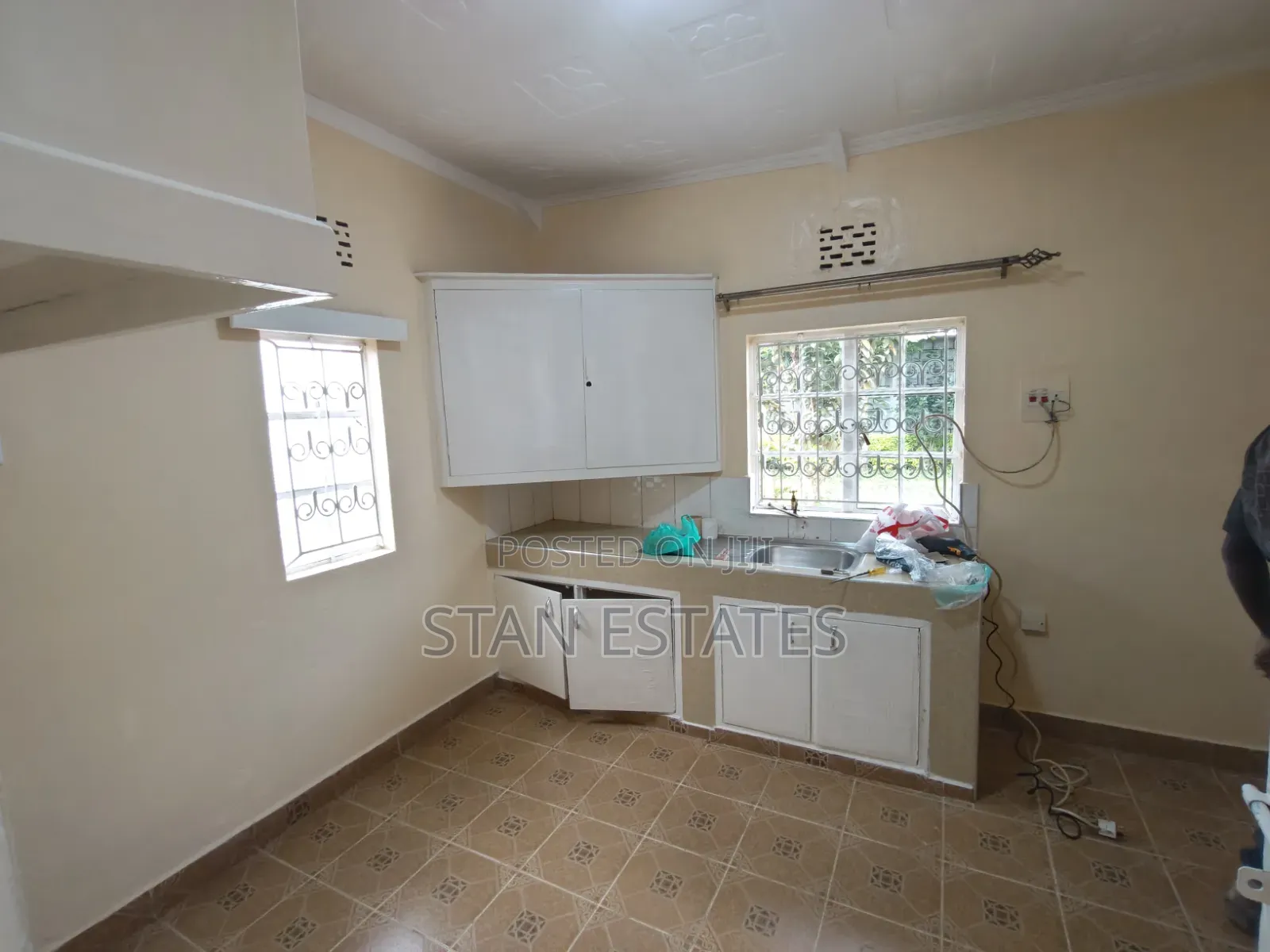 3bdrm Bungalow in Up The Hill, Uthiru for rent