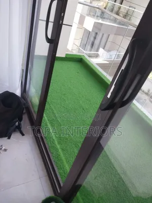 Luxury Outdoor Balcony Synthetic Grass Carpet Installation