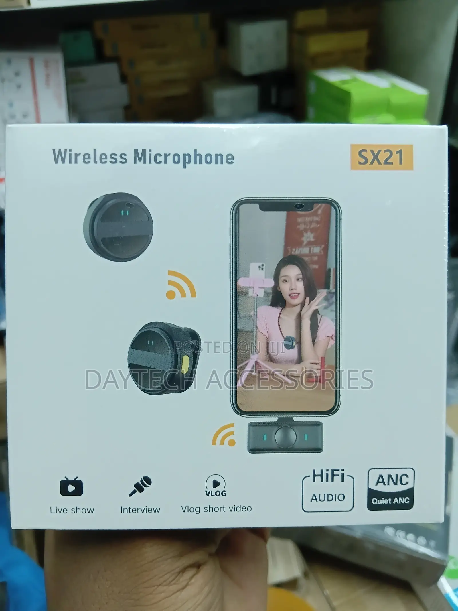 Lapel Type-C Sx21 Wireless Lavalier Microphone.