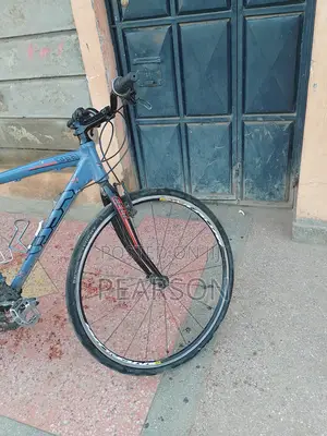 Felt Road Bike. Size 700c