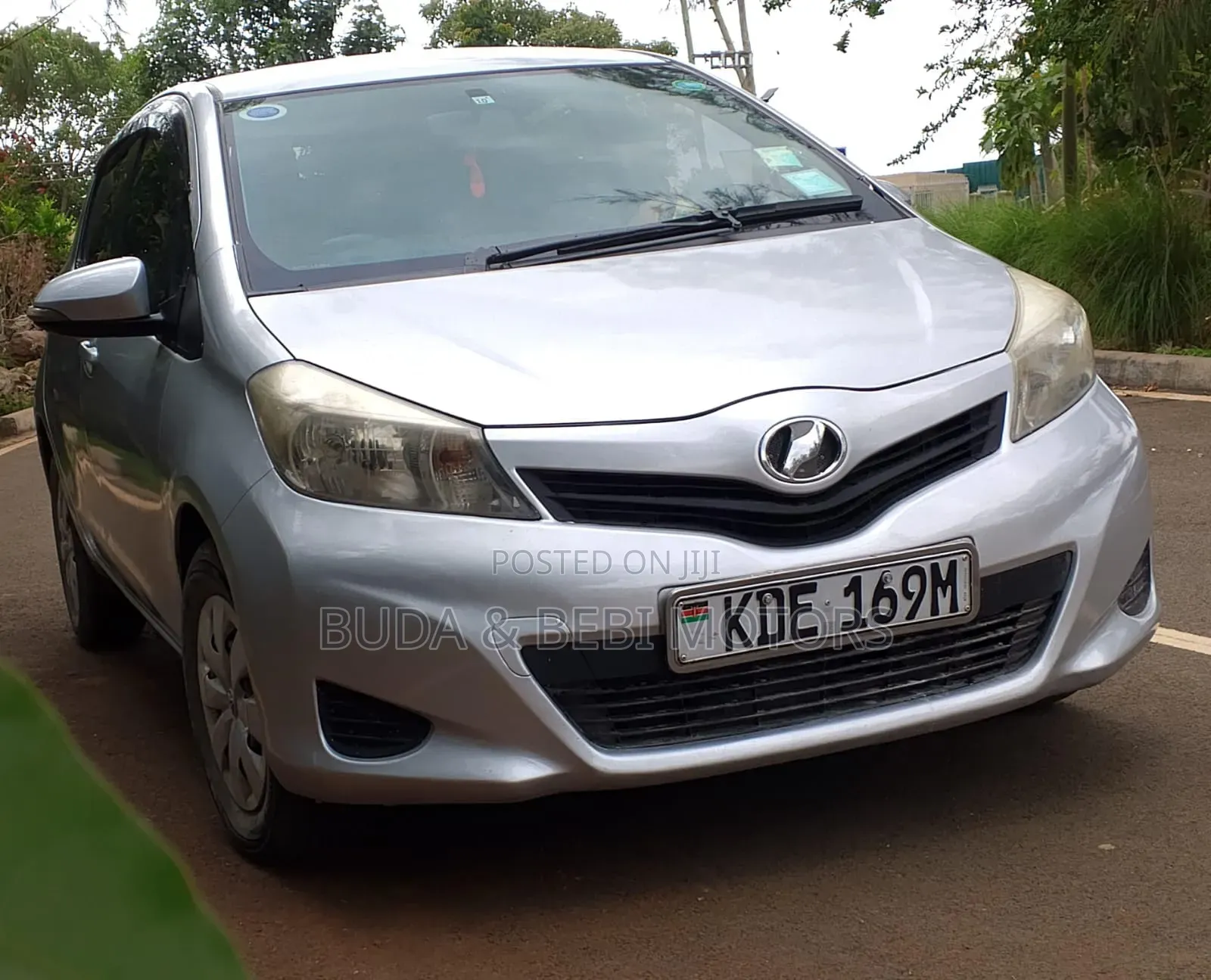 Toyota Vitz 2014 Silver