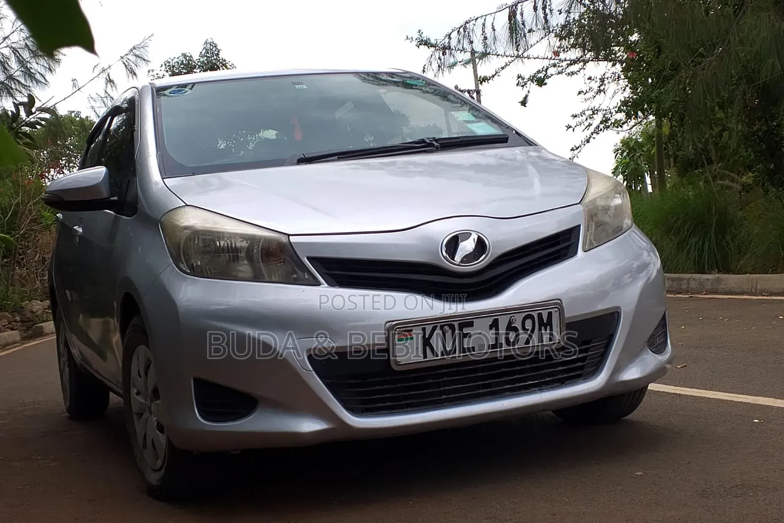 Toyota Vitz 2014 Silver