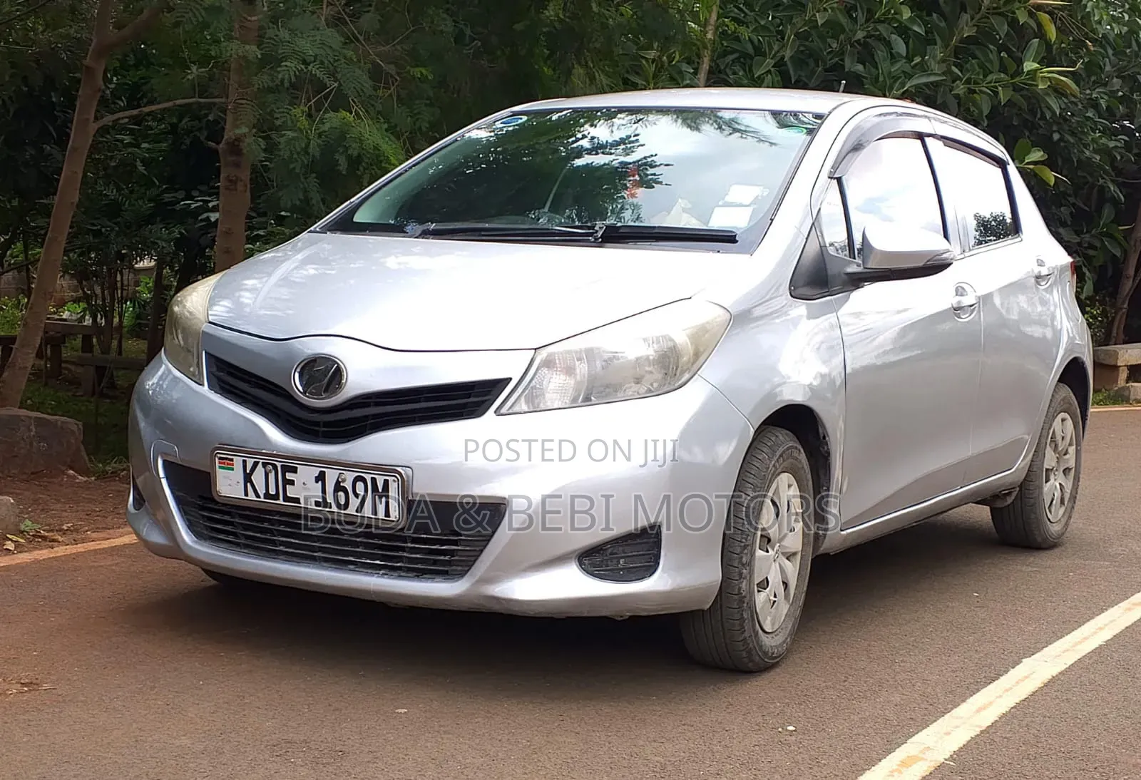 Toyota Vitz 2014 Silver