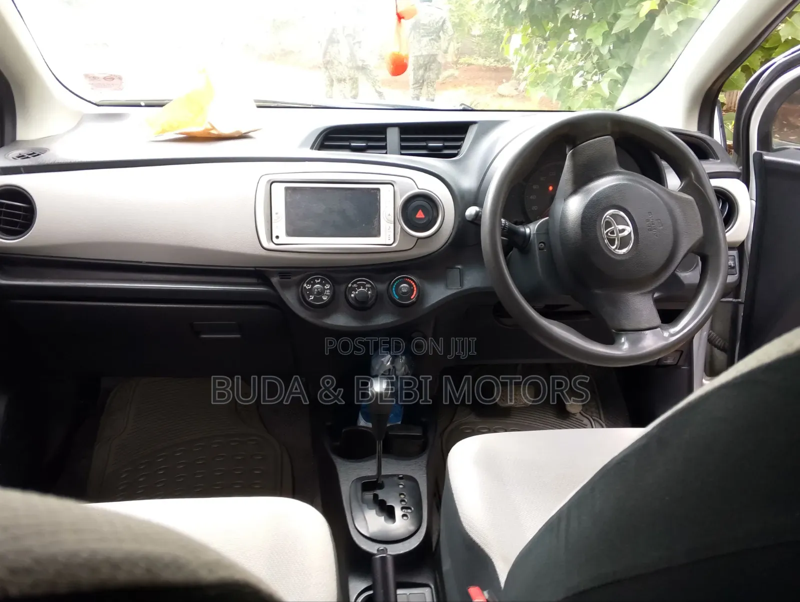 Toyota Vitz 2014 Silver