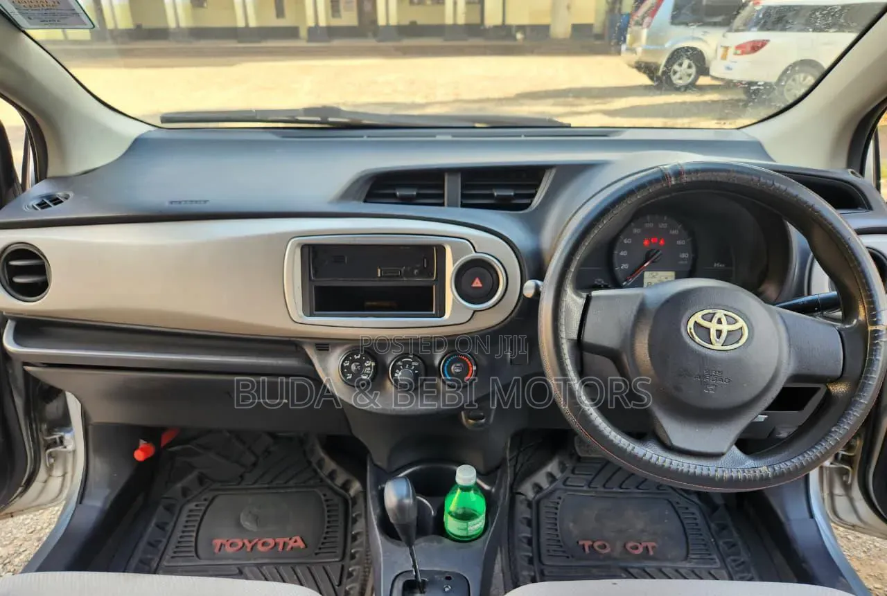 Toyota Vitz 2012 Silver