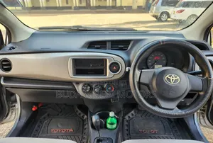 Toyota Vitz 2012 Silver