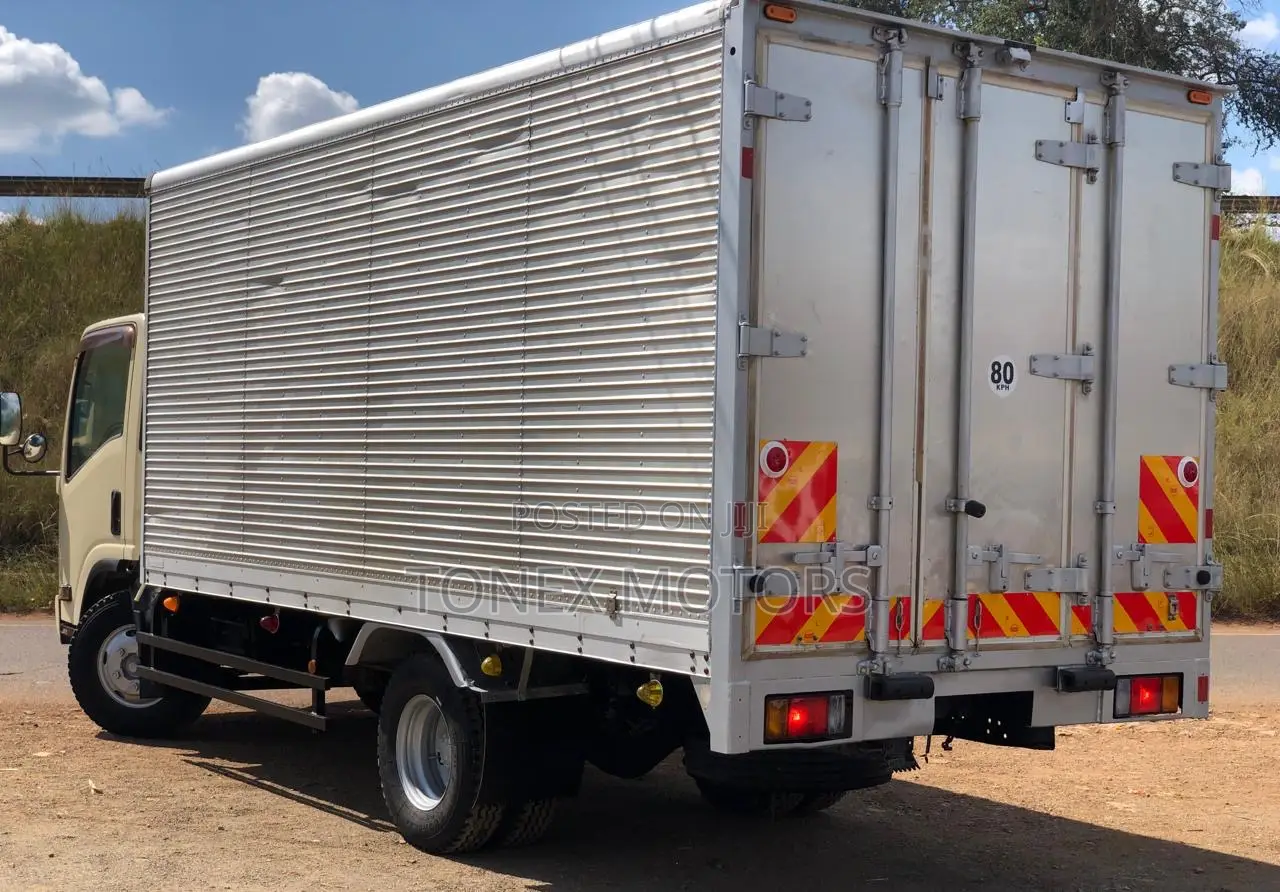 2013 Isuzu Elf