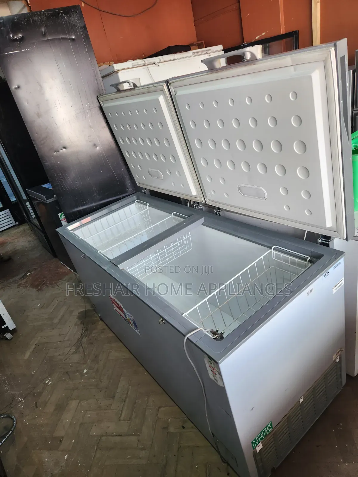 600itres Specious Deep Freezer
