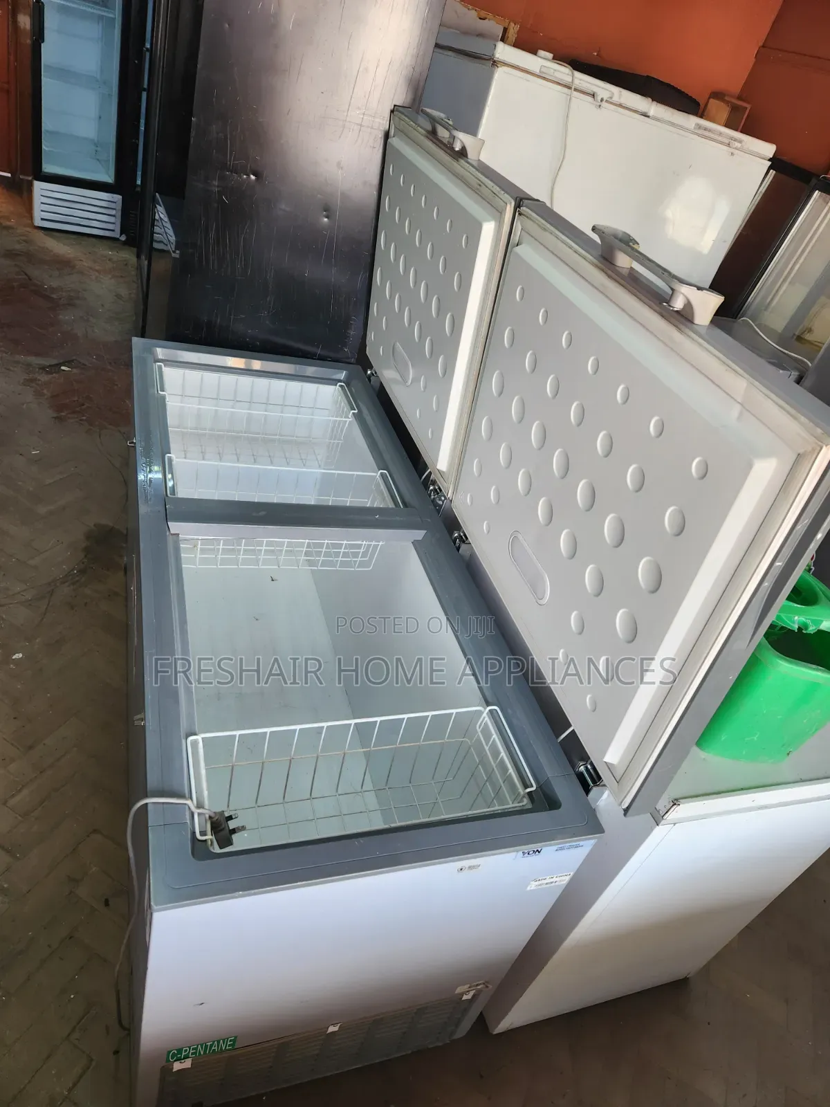 600itres Specious Deep Freezer