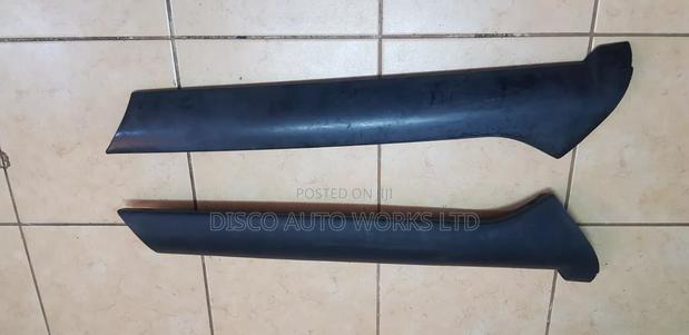 Discovery 2 Td5 Wind Screen Outer Pillars.Price Per Unit - thumbnail 2