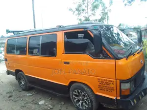 Toyota HiAce 1998 Orange