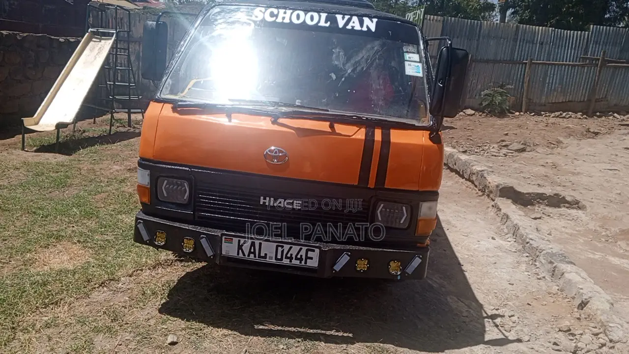 Toyota HiAce 1998 Orange