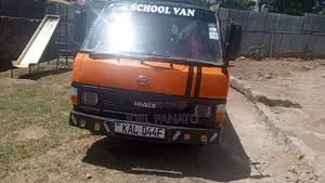 Toyota HiAce 1998 Orange