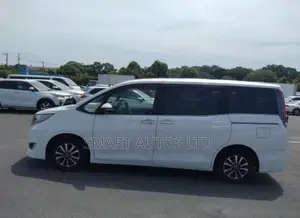 Toyota Esquire 2.0 FWD (7 seater) 2018 White