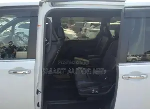 Toyota Esquire 2.0 FWD (7 seater) 2018 White