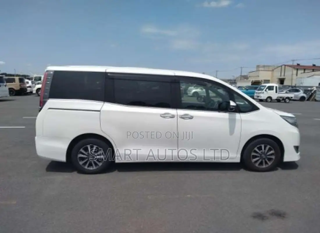 Toyota Esquire 2.0 FWD (7 seater) 2018 White