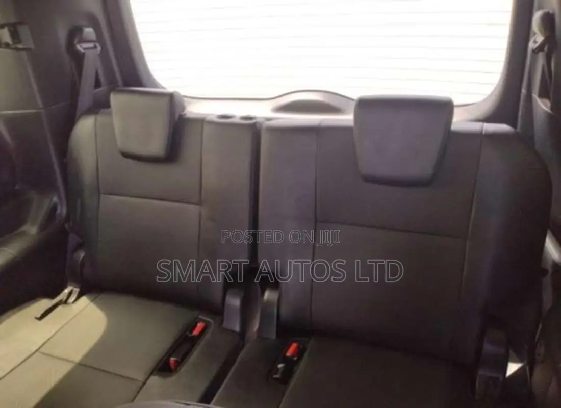 Toyota Esquire 2.0 FWD (7 seater) 2018 White