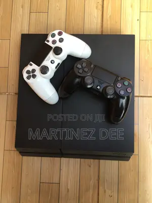 Play Station 4