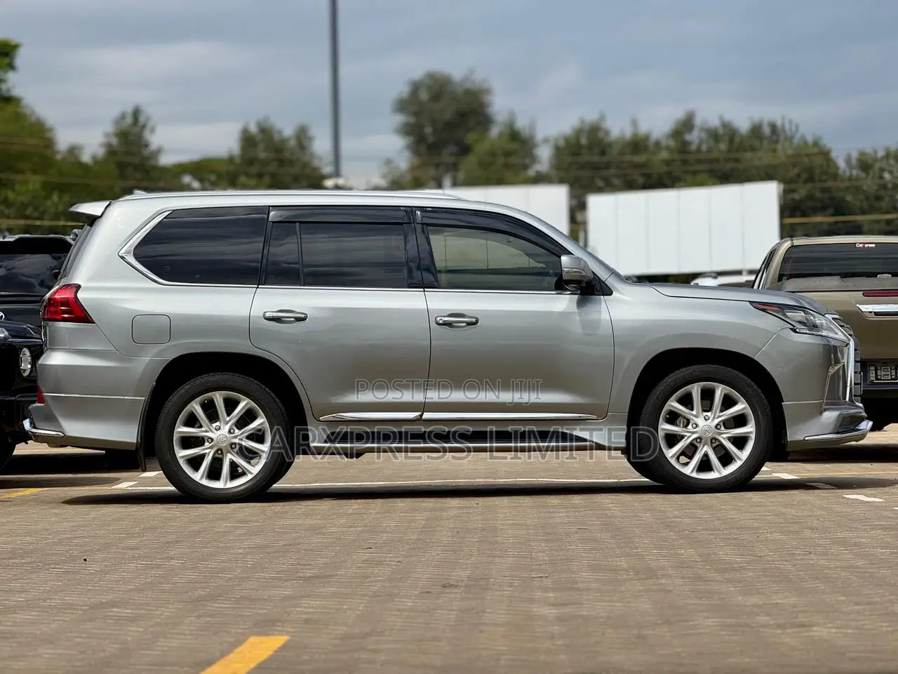 Lexus LX 570 AWD 2015 Silver