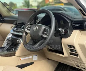 Toyota Land Cruiser LC300 2023 Pearl