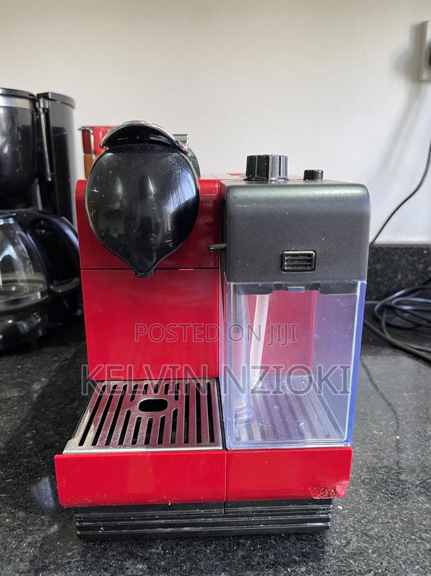 Nespresso Lattissima Plus Espresso by De'longhi - thumbnail 3