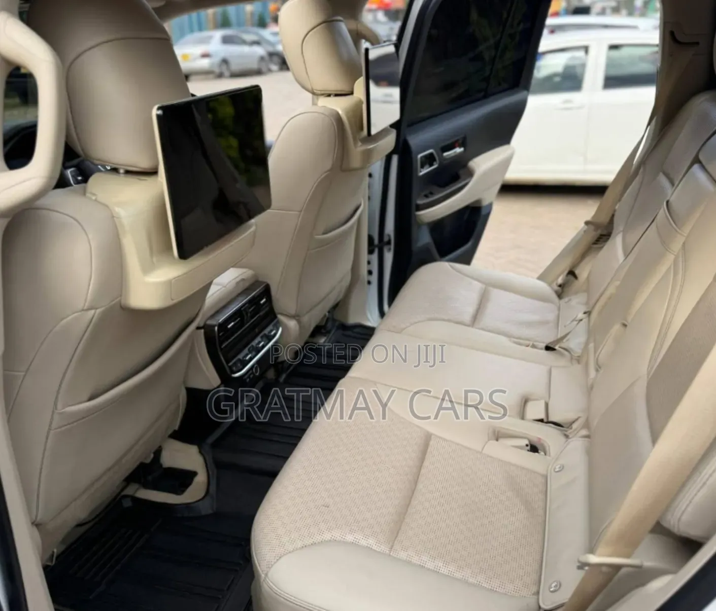 Toyota Land Cruiser LC300 2023 Pearl