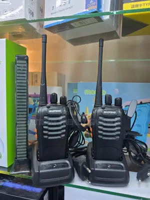 Baofeng Bf-888s Two-Way Radio Uhf Walkie Talkie Set