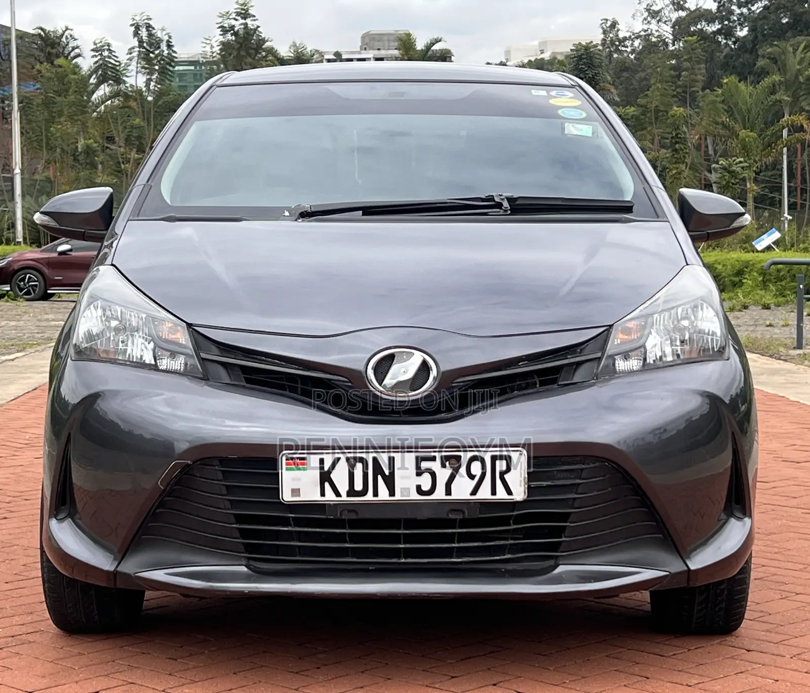 Toyota Vitz 1.3 FWD 5dr 2016 Gray