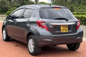 Toyota Vitz 1.3 FWD 5dr 2016 Gray