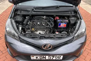 Toyota Vitz 1.3 FWD 5dr 2016 Gray