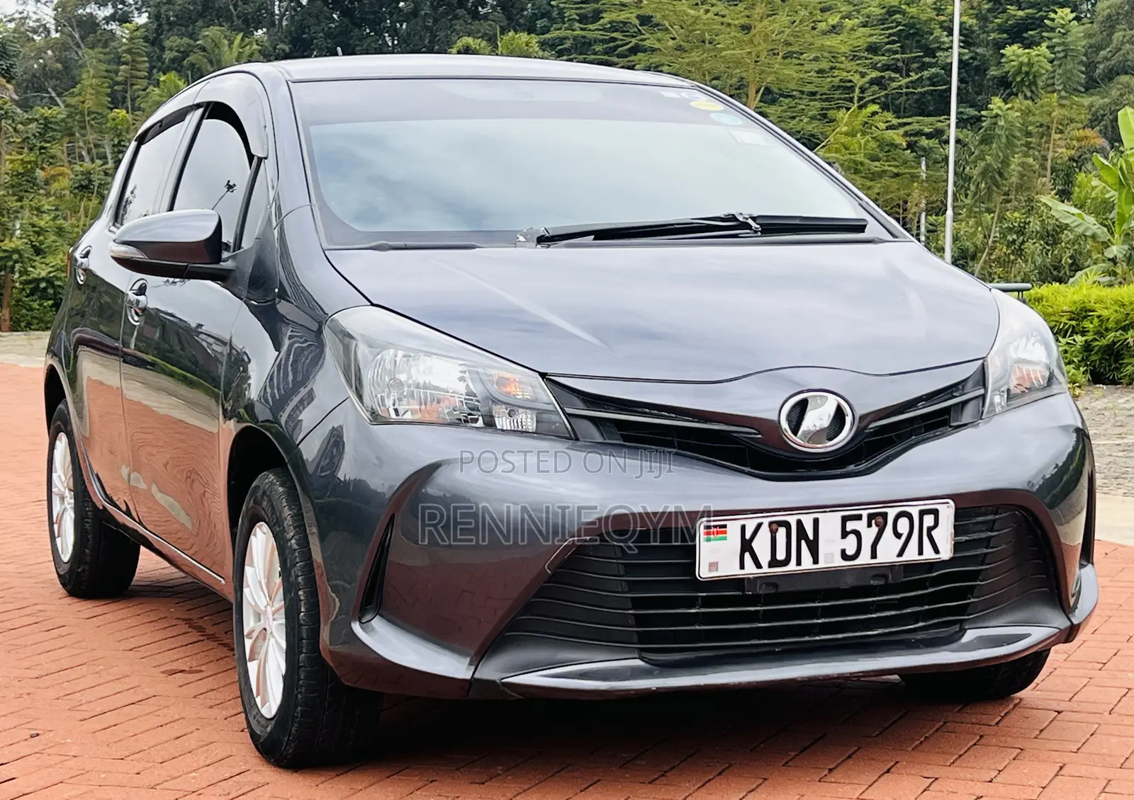 Toyota Vitz 1.3 FWD 5dr 2016 Gray