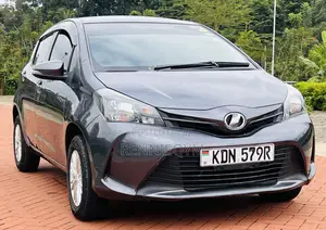 Toyota Vitz 1.3 FWD 5dr 2016 Gray