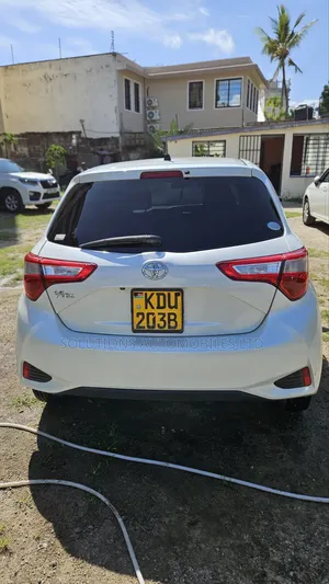 Toyota Vitz 1.0 FWD 5dr 2019 White