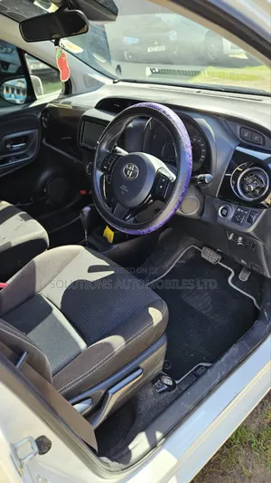Toyota Vitz 1.0 FWD 5dr 2019 White