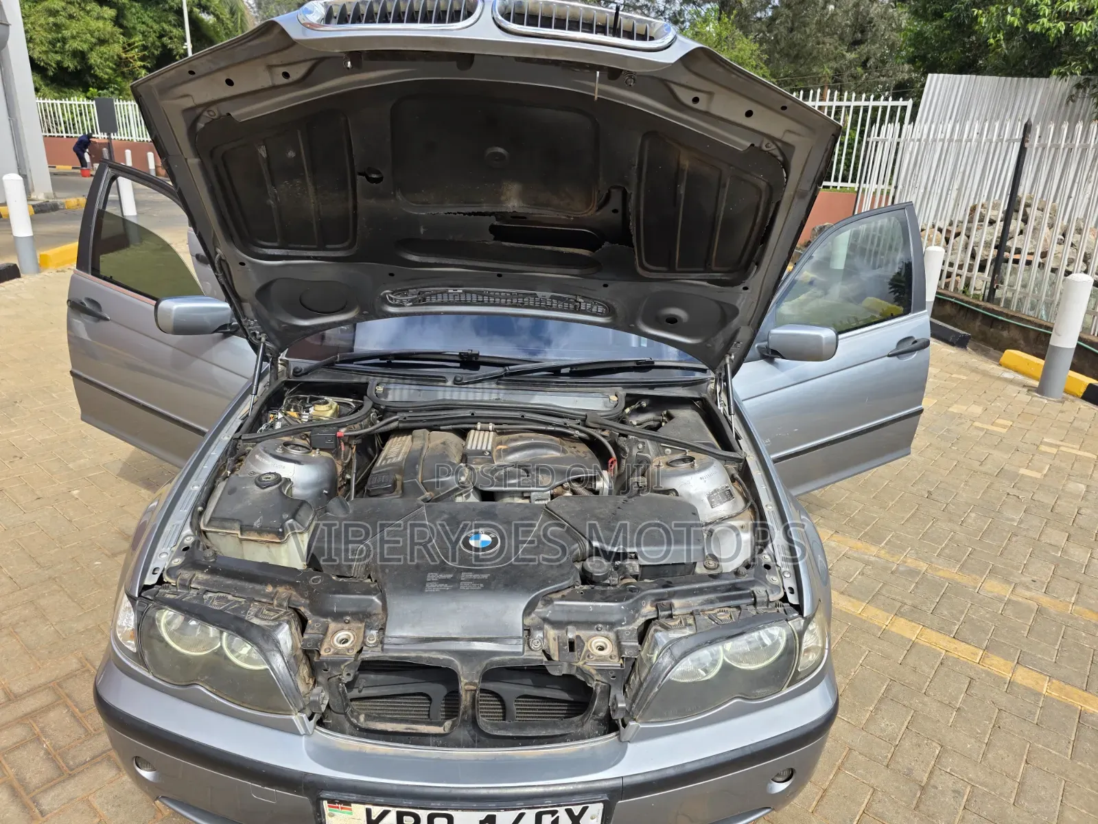 BMW 318ti 2004 Silver