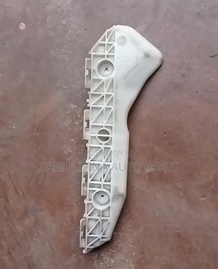 Bumper Slide Toyota Auris